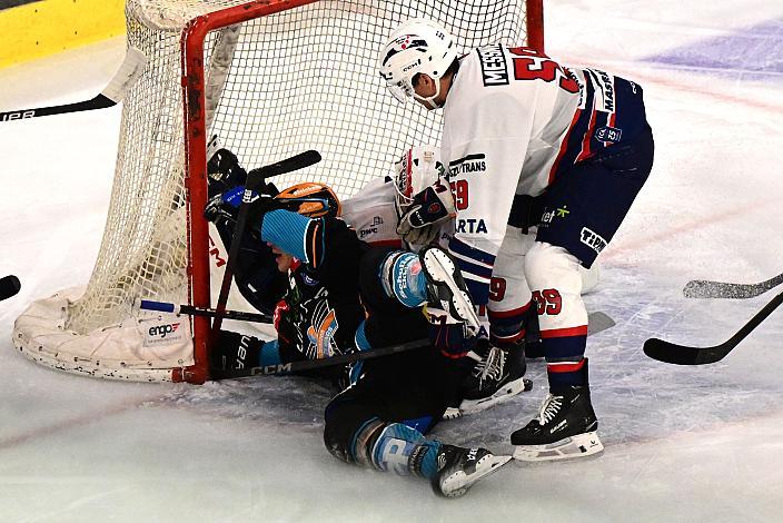 Brian Lebler (Steinbach Black Wings Linz), Tormann Rasmus Reijola (Hydro Fehervar AV 19), Joel Messner (Hydro Fehervar AV 19)  Win2Day ICE Hockey League,  Steinbach Black Wings Linz vs Tiwag Innsbruck - Hydro Fehervar AV 19