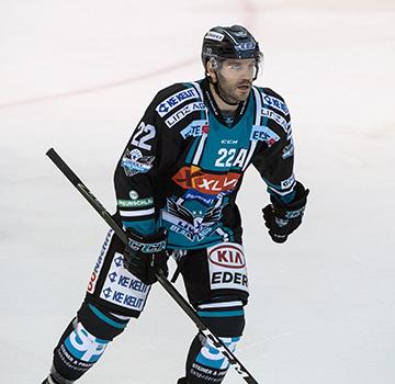 Jake Dowell (EHC Liwest Black Wings Linz)  EHC Liwest Black Wings Linz vs EC VSV