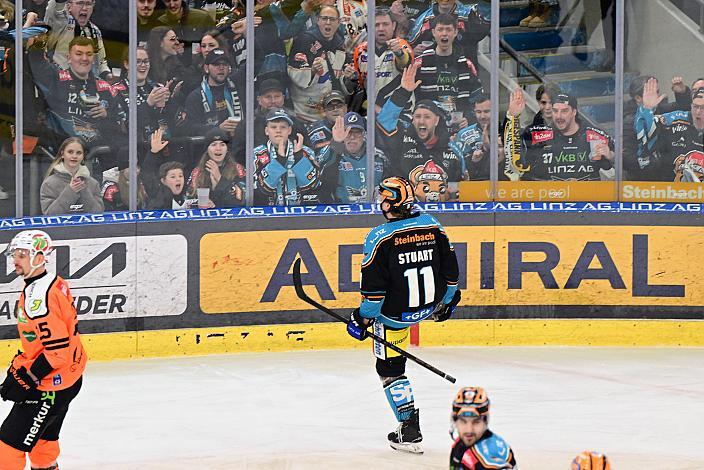 Brodi Stuart (Steinbach Black Wings Linz) jubelt Win2Day ICE Hockey League,  1. Viertelfinale, Steinbach Black Wings Linz vs Moser Medical Graz 99ers,  Linz AG Eisarena 