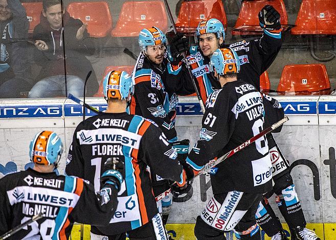 Im Bild: Marek Kalus (EHC Liwest Black Wings Linz) feiet das 2 zu 0, Eishockey,  EHC Liwest Black Wings Linz vs EC Panaceo VSV