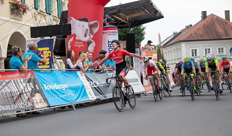 Etappensieger Leo Kerschbaumer (AUT, Team Österreich) sprintet in Rohrbach, 46. Int. Keine Sorgen,  Junioren Rundfahrt UCI Kat. MJ 2.1, 2. Etappe Rohrbach - Rohrbach