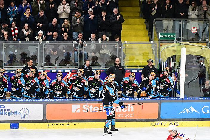 Luka Maver (Steinbach Black Wings Linz) feiert das Tor  zum 2 zu 1, Win2Day ICE Hockey League,  Steinbach Black Wings Linz vs EC KAC,  Linz AG Eisarena