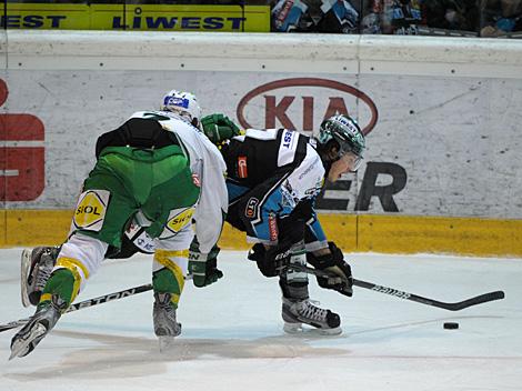 Brian Lebler, Linz und Brad Cole, Laibach, EHC Liwest Black Wings Linz vs. HDD Tilia Olimpija Ljubljana, 1. Semifinale