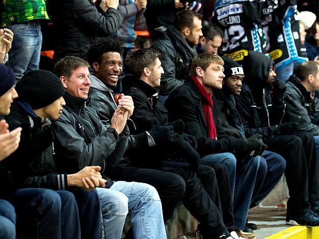 Die Basketballer aus Gmunden in Linz beim Eishockey, EHC Liwest Black Wings Linz vs SAPA Fehervar AV 19