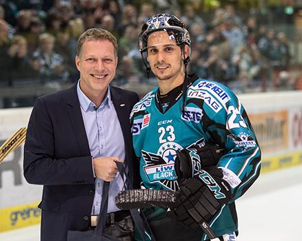 Spieler des Abends Fabio Hofer (EHC Liwest Black Wings Linz)  EHC Liwest Black Wings Linz vs Fehervar AV 19