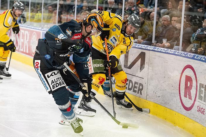 Julian Pusnik (Steinbach Black Wings Linz), Mats Frycklund (HC Pustertal Wölfe). Steinbach Black Wings Linz vs HC Pustertal Woelfe, ICE Eishockey Liga, Linz AG Eisarena