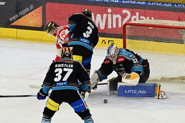 Giordano Finoro (HCB Suedtirol Alperia), Greg Moro (Steinbach Black Wings Linz), Tormann Rasmus Tirronen (Steinbach Black Wings Linz) Win2Day ICE Hockey League,  Steinbach Black Wings Linz vs HCB Suedtirol Alperia ,  Linz AG Eisarena 