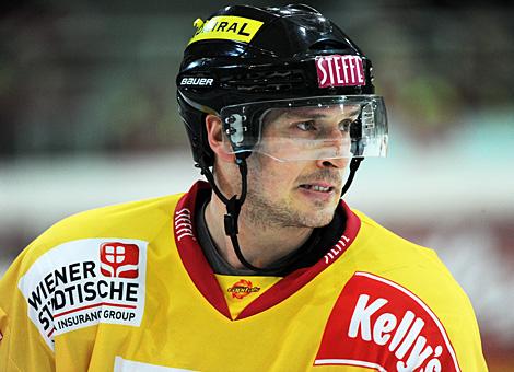 Stuermer, Vienna Capitals #9 Corry Larose; Vienna Capitals vs. Liwest Black Wings 