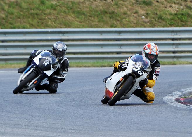 #28 Franz Dorfner, AUT, MBA 125 4P vor Nino Zuercher, SUI, Honda RS 125 RSF