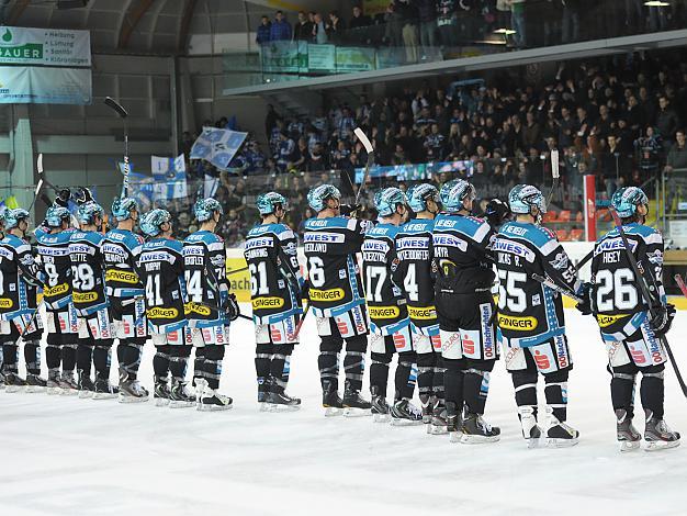Linz feiert den Sieg, (Liwest Black Wings Linz) und (EC VSV), EHC Liwest Black Wings Linz vs EC VSV, Play-Offs, Viertelfinale 