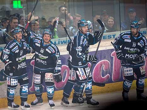 Rob Hisey, Linz feiert, EHC Liwest Black Wings Linz vs EC VSV