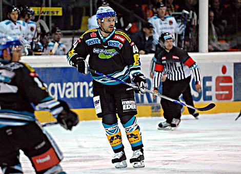 #44 Cam Severson, Stuermer, Liwest Black Wings Linz.